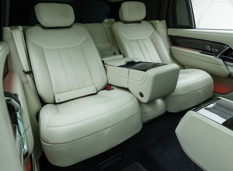 Land Rover Range Rover D350 AUTOBIOGRAPHY LWB 18