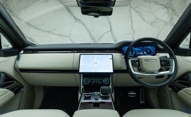 Land Rover Range Rover P400 AUTOBIOGRAPHY LWB 7 Seater 22