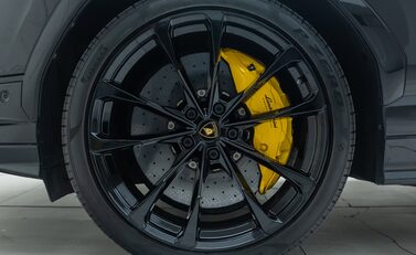 Lamborghini Urus S 31