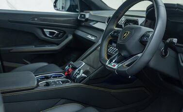 Lamborghini Urus S 13