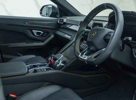 Lamborghini Urus S 13