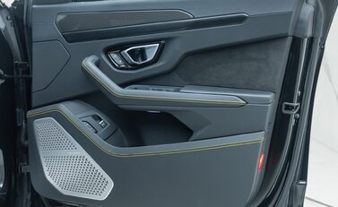 Lamborghini Urus S 28