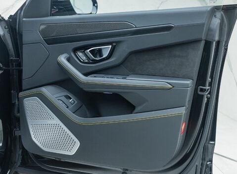 Lamborghini Urus S 28