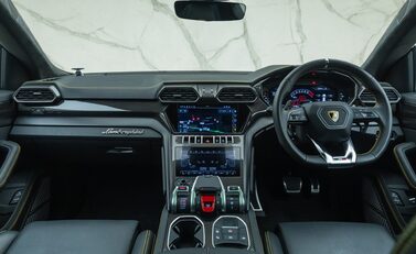 Lamborghini Urus S 21