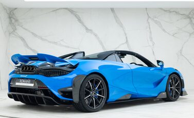 McLaren 765LT Spider 8