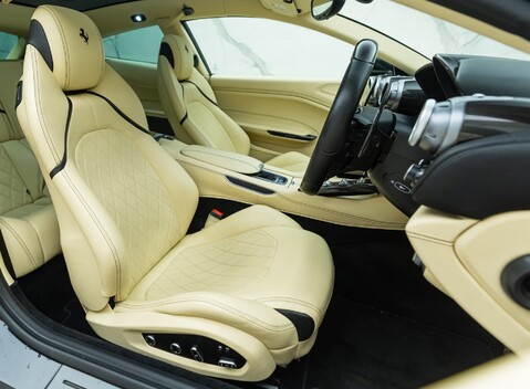 Ferrari GTC4 Lusso T 14