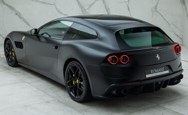 Ferrari GTC4 Lusso T 12