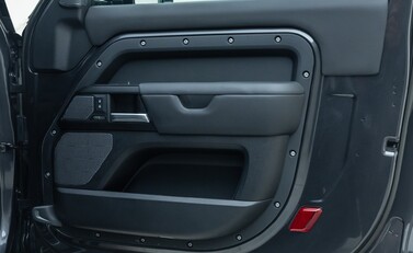 Land Rover Defender 90 V8 P525 26