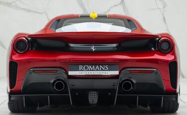 Ferrari 488 Pista 8