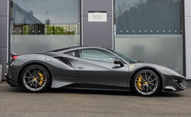 Ferrari 488 Pista 3