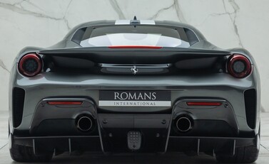 Ferrari 488 Pista 8
