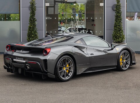 Ferrari 488 Pista 4