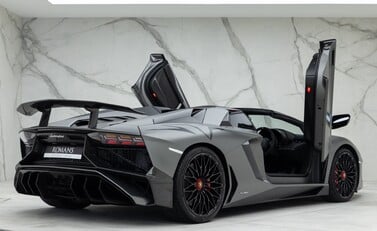 Lamborghini Aventador LP 750-4 SV Roadster 10