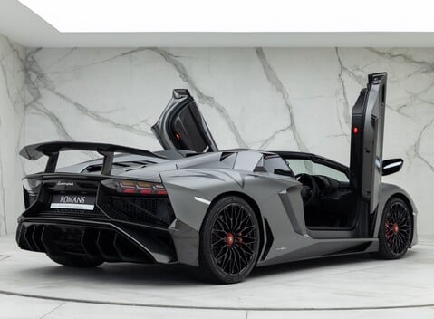 Lamborghini Aventador LP 750-4 SV Roadster 10