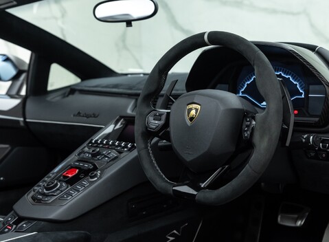Lamborghini Aventador LP 750-4 SV Roadster 16