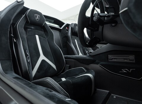Lamborghini Aventador LP 750-4 SV Roadster 17
