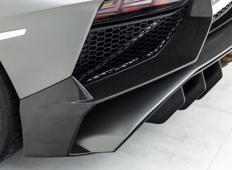 Lamborghini Aventador LP 750-4 SV Roadster 36