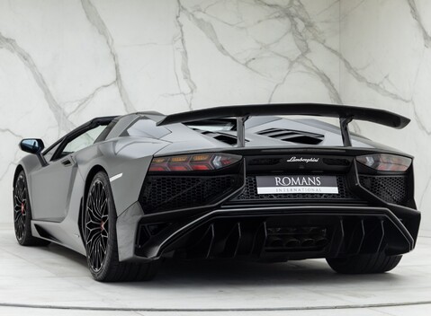 Lamborghini Aventador LP 750-4 SV Roadster 15