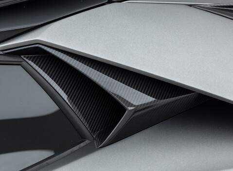 Lamborghini Aventador LP 750-4 SV Roadster 31