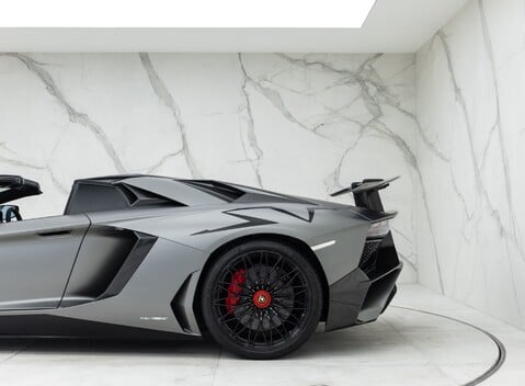Lamborghini Aventador LP 750-4 SV Roadster 38