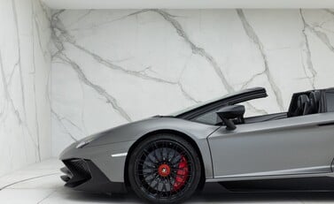 Lamborghini Aventador LP 750-4 SV Roadster 37