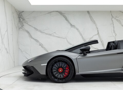 Lamborghini Aventador LP 750-4 SV Roadster 37