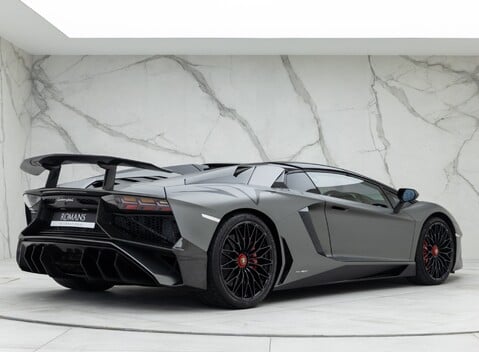 Lamborghini Aventador LP 750-4 SV Roadster 9