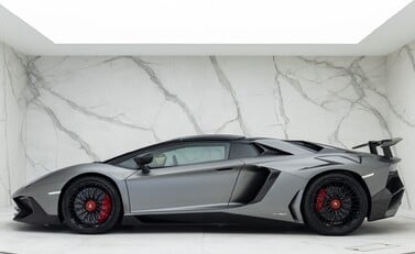 Lamborghini Aventador LP 750-4 SV Roadster 8