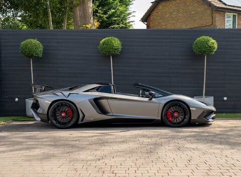 Lamborghini Aventador LP 750-4 SV Roadster 3