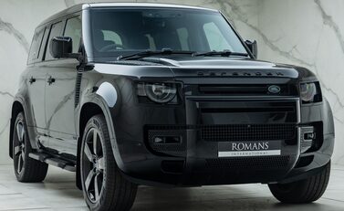 Land Rover Defender 110 V8 Bond Edition 9