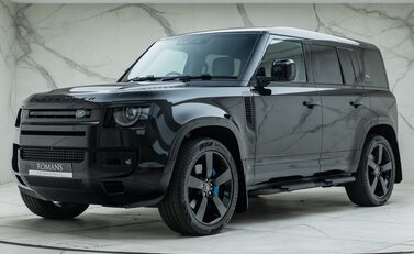 Land Rover Defender 110 V8 Bond Edition 1