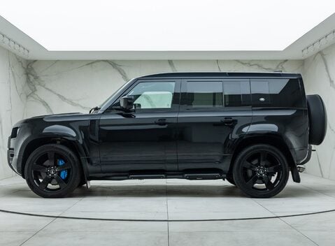 Land Rover Defender 110 V8 Bond Edition 5