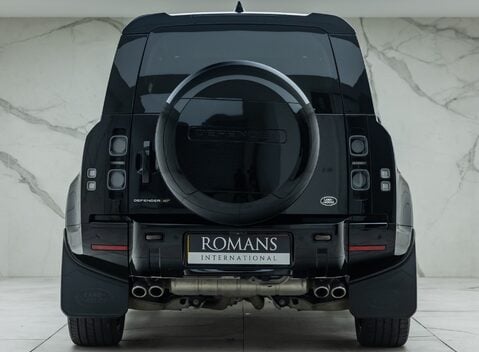 Land Rover Defender 110 V8 Bond Edition 8