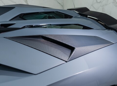 Lamborghini Aventador S LP 740-4 ROADSTER 36
