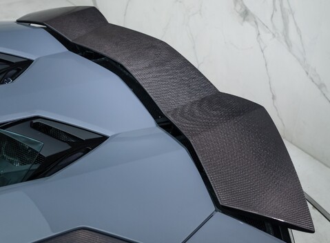 Lamborghini Aventador S LP 740-4 ROADSTER 37