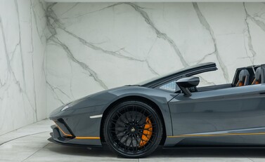 Lamborghini Aventador S LP 740-4 ROADSTER 41