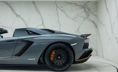 Lamborghini Aventador S LP 740-4 ROADSTER 42