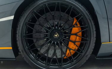 Lamborghini Aventador S LP 740-4 ROADSTER 28