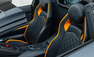 Lamborghini Aventador S LP 740-4 ROADSTER 33
