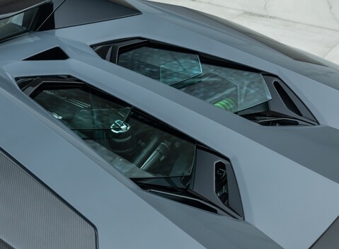 Lamborghini Aventador S LP 740-4 ROADSTER 38