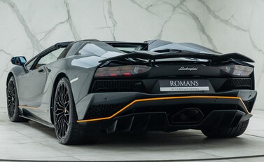 Lamborghini Aventador S LP 740-4 ROADSTER 13