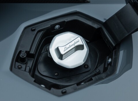 Lamborghini Aventador S LP 740-4 ROADSTER 39
