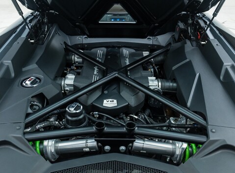 Lamborghini Aventador S LP 740-4 ROADSTER 43