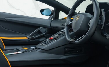 Lamborghini Aventador S LP 740-4 ROADSTER 16