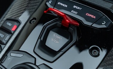 Lamborghini Aventador S LP 740-4 ROADSTER 25