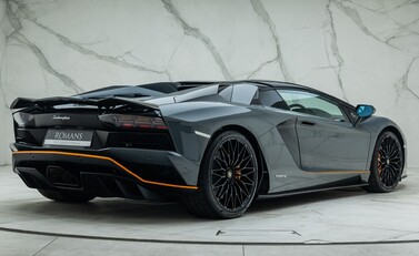 Lamborghini Aventador S LP 740-4 ROADSTER 8