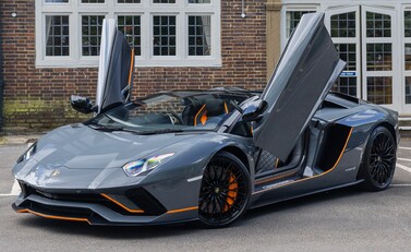 Lamborghini Aventador S LP 740-4 ROADSTER 2