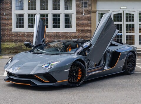 Lamborghini Aventador S LP 740-4 ROADSTER 2