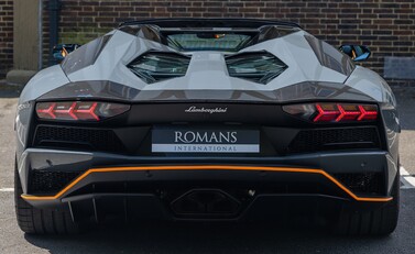 Lamborghini Aventador S LP 740-4 ROADSTER 3