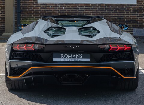 Lamborghini Aventador S LP 740-4 ROADSTER 3